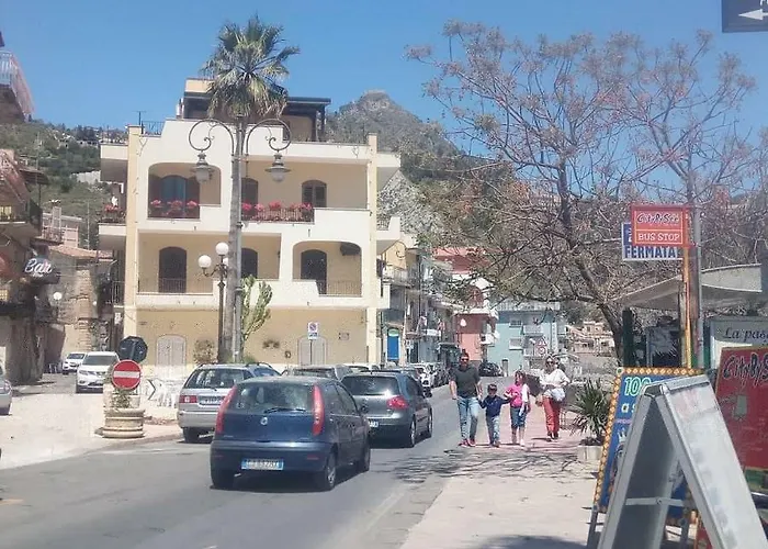 Lucia & Giovanni Giardini Naxos