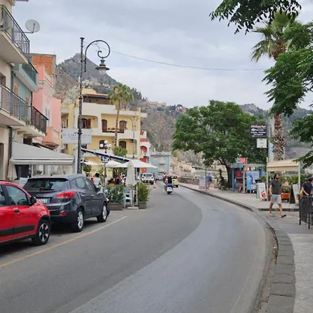Lucia & Giovanni Panzió Giardini Naxos