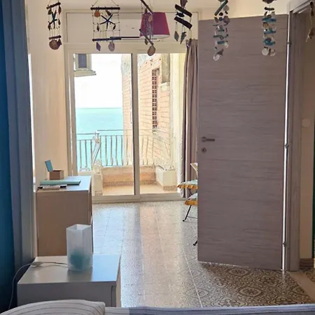 Lucia & Giovanni לינה וארוחת בוקר 3*