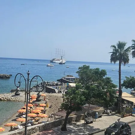 Lucia & Giovanni Bed & Breakfast Giardini-Naxos