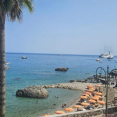 Bed & Breakfast Lucia & Giovanni Giardini-Naxos