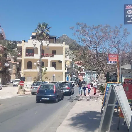 Lucia & Giovanni Giardini Naxos